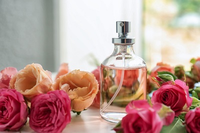 抗うつ効果のあるバラの香り成分「フェニルエタノール」