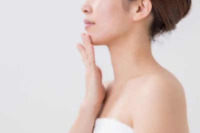 ダブル洗顔のデメリットを小さくするための対処する女性
