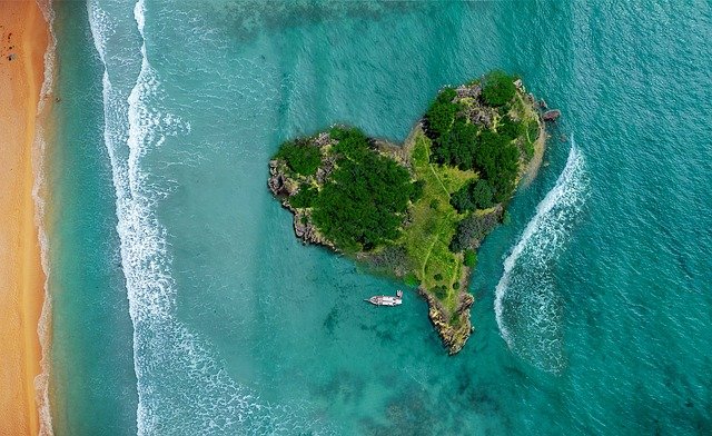 海に浮かぶハートの島